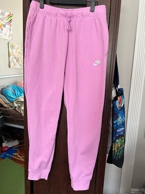 NEVER WORN Nike Women’s Mid-Rise Joggers, magenta